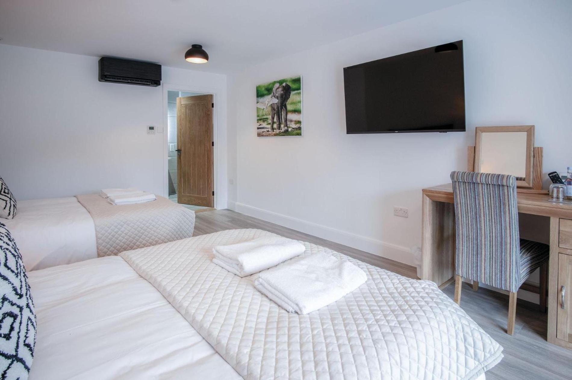 Suite 3 - Sleeping Giant Hotel - Pen Y Cae Inn Brecon Exterior photo
